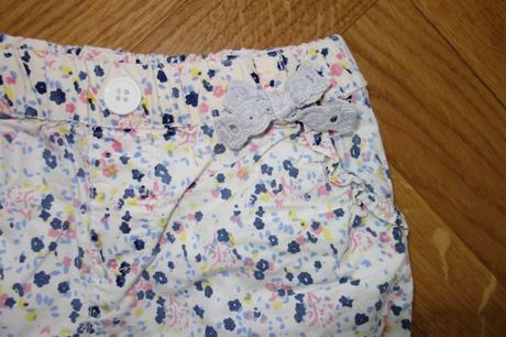 Kvietkované kraťasy 12-18m, 86