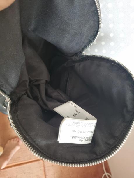 Čierny koženkový batoh/kabelka,