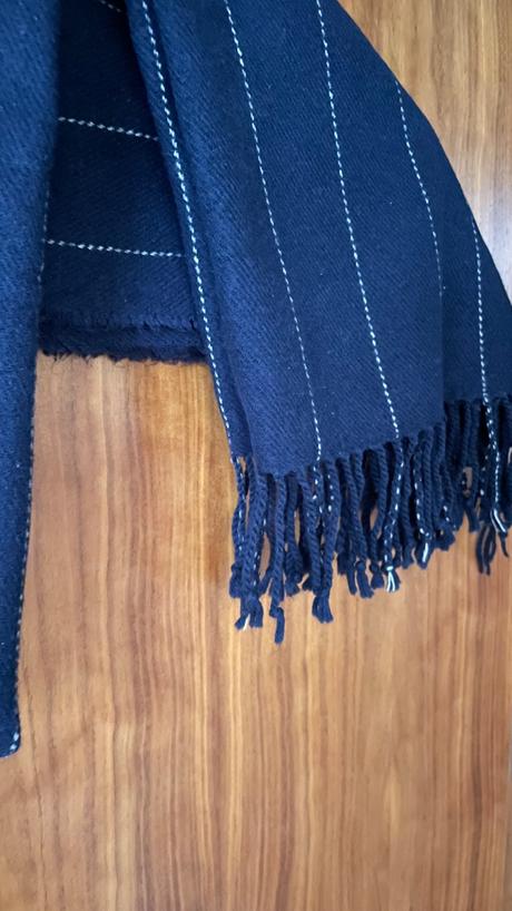 H&m tmavomodrý šál s tenkým prúžkom pinstripe, h&m