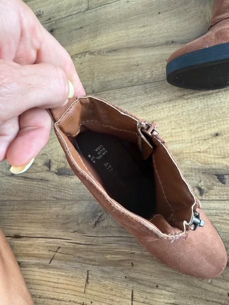 Kotnikove čižmičky, atmosphere,37