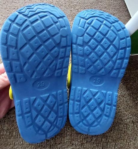 Kroksy minions veľkosť 29, 29