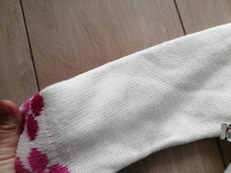 Svetrík s brmbolcami, 98