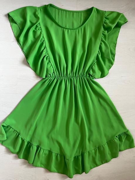 Zelené volánové šaty, s
