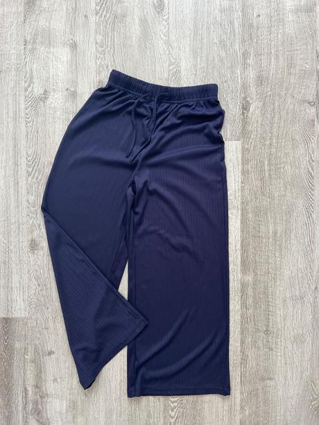 Siroka nohavice padave, 146