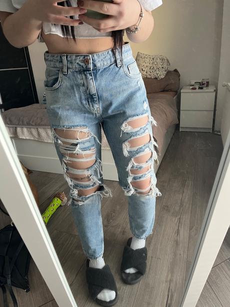 Roztrhané rifle, bershka,38