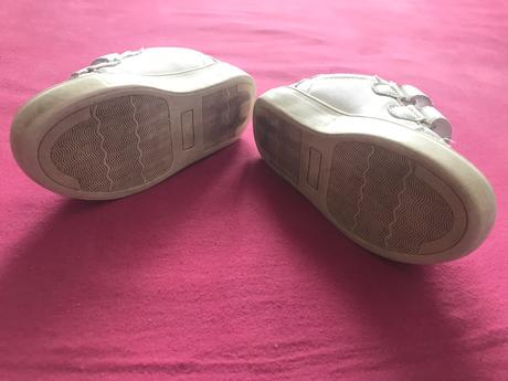 Biele trblietavé botasky, authority,25