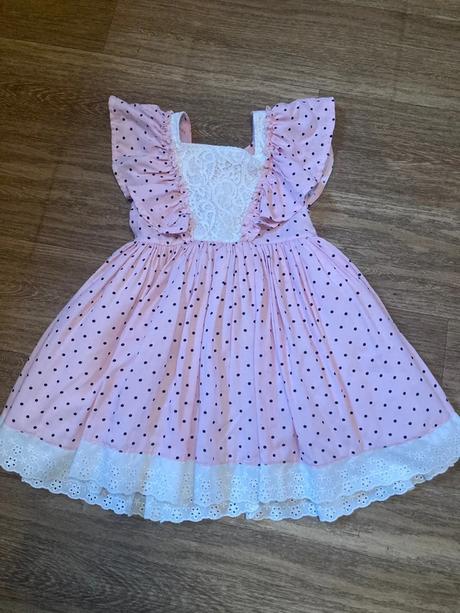 Bodkované šaty, 110