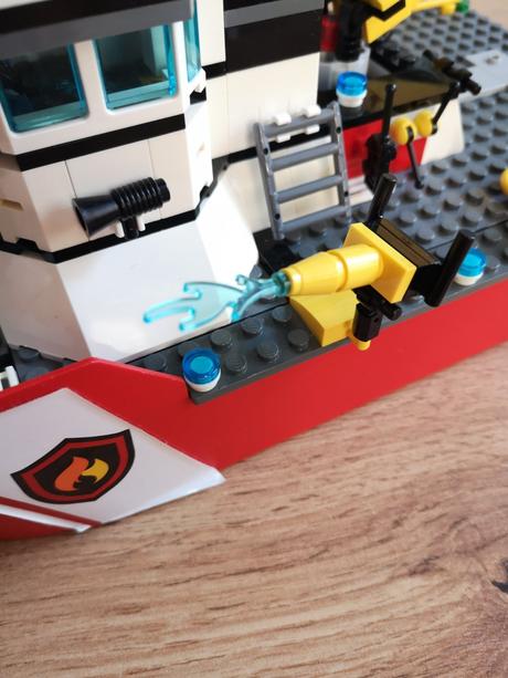 Lego city 60109 hasičský čln / loď,