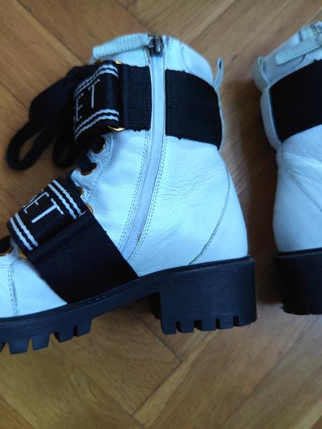 Twinset originál celokozenne workery, 37