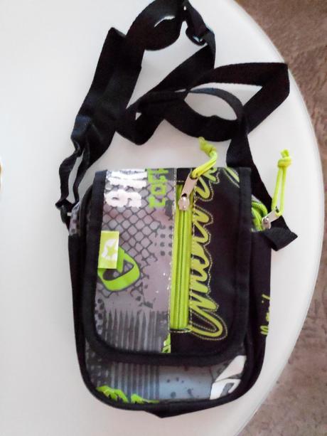 Taska cez plece nova, 