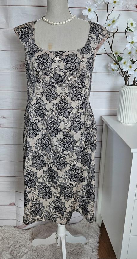 Krásne šaty oasis, 42