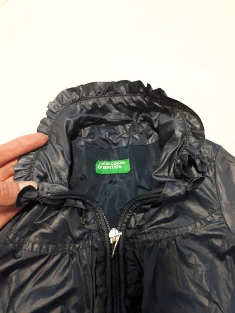 Krasna volanikova bunda, benetton,86