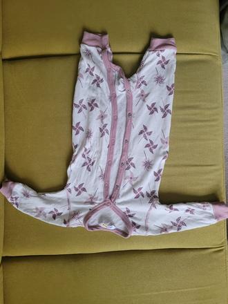 Pyzamo overal joha, 56