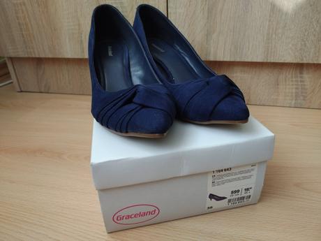 Tmavomodré lodičky, graceland,39