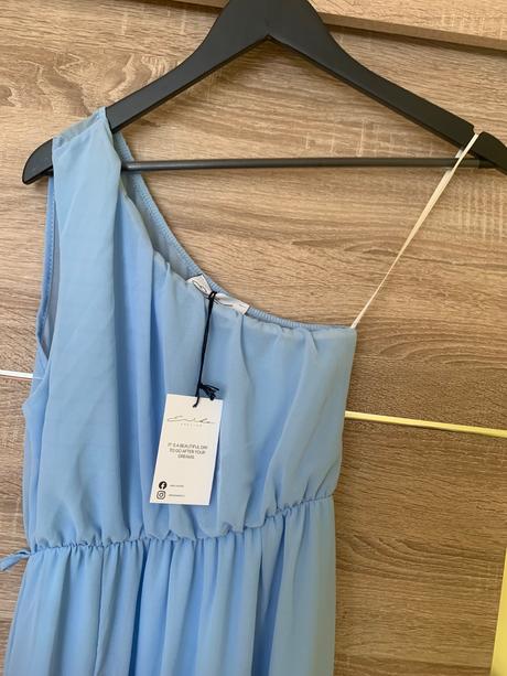 Svetlomodré šaty,