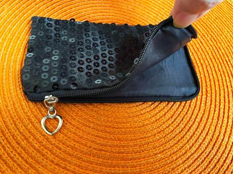 Trblietavá taštička, 