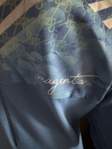 Modré midi šaty so vzorom na chrbte zn. magenta, m