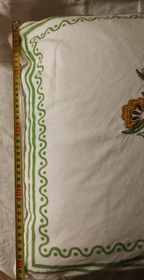 Bavlnený vyšívaný vankusik, 