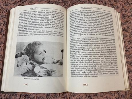 Krásna stará retro kniha péče o dítě švejcar josef, 