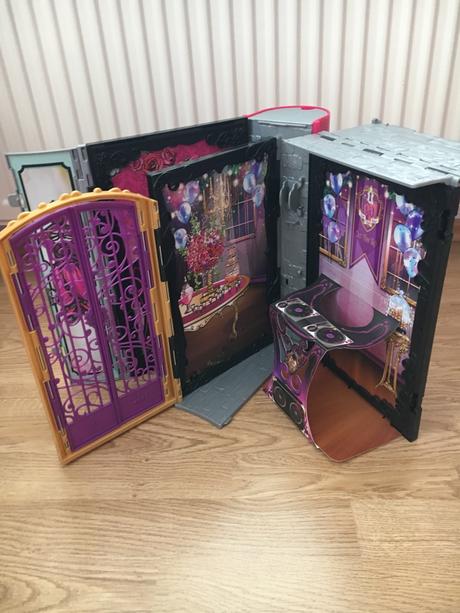 Kniha pre bábiky dcér after high, 