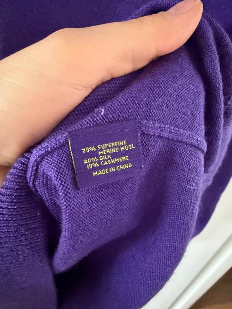 Sveter zo zmesi vlny, hodvábu a kasmiru, s