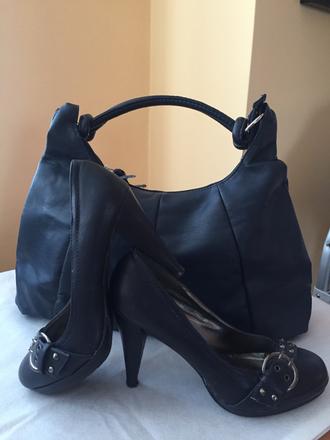 Tmavomodré lodičky, 39