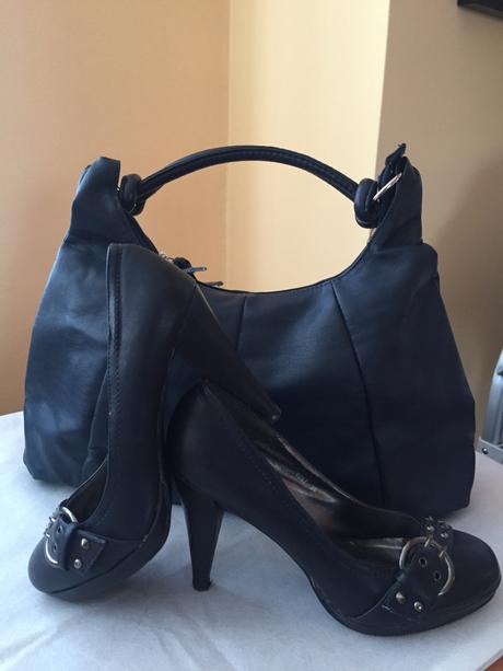 Tmavomodré lodičky, 39