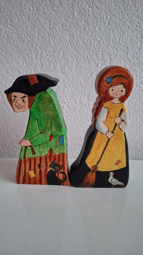 9 ks drevené rozpravkové postavičky top stav,