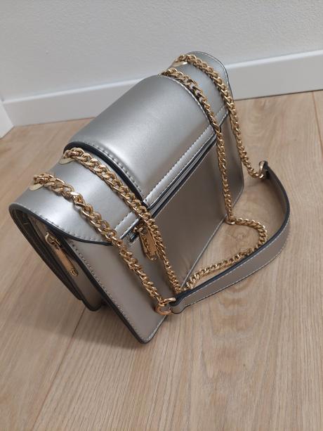 Strieborná kabelka, 