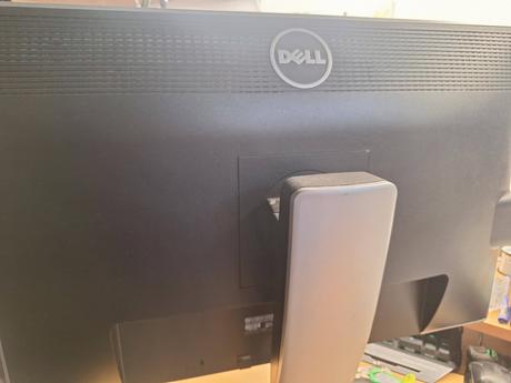 Predám lcd dell u2412m rozlisenie 1920x1200,