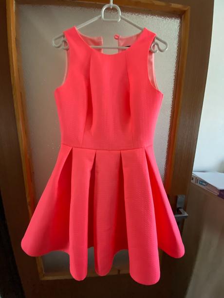 Spoločnské šaty, 36