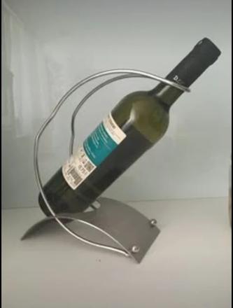 Stojan drziak na vino,