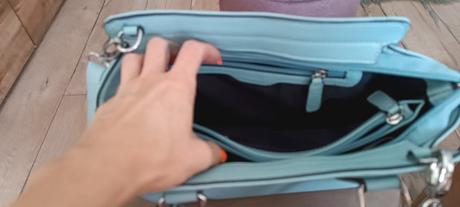 Bledo modrá kabelka,