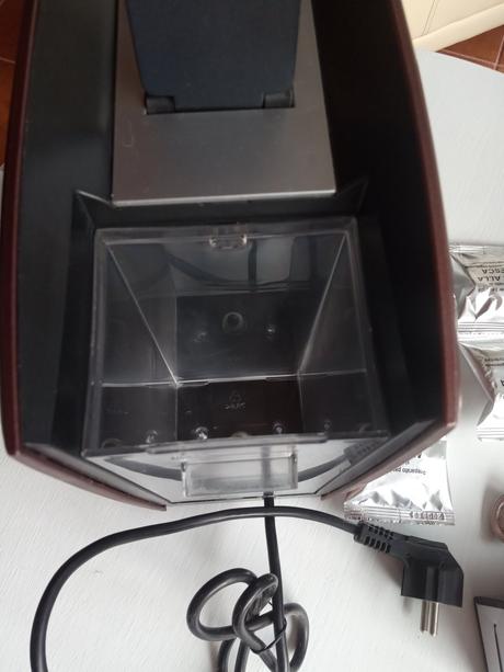 Kávovar lavazza, málo používaný+ kapsule 35ks,