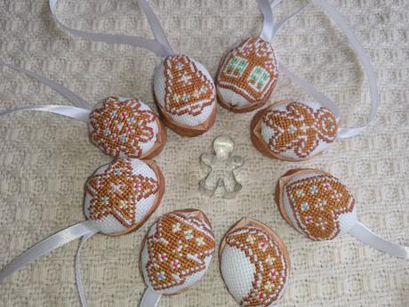 Vyšívané vianočné oriešky " medovníčky", 