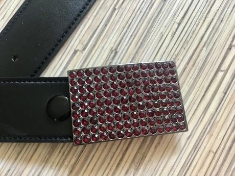 Opasok s kamienkami, 