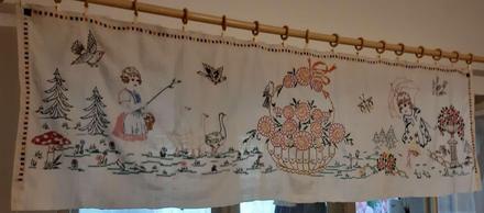 Výšivka na ľanovom plátne, 