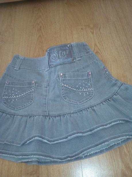 Šeda ryflova suknička s fodrickou, 140