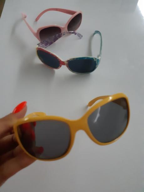 Dievcenske slnecne okuliare,