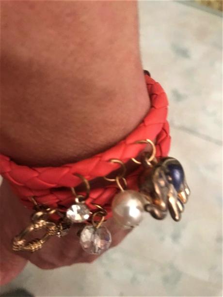 Zaujímavý náramok, 