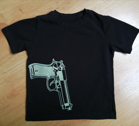 Tričko s pištoľou, 98