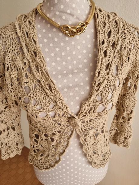 Krémový háčkovaný top s, s