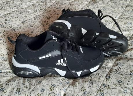 Tenisky neznačené, 38