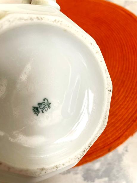 Starožitný perleťový čajník, 