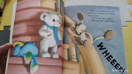 Benji's new friends top stave - p, 