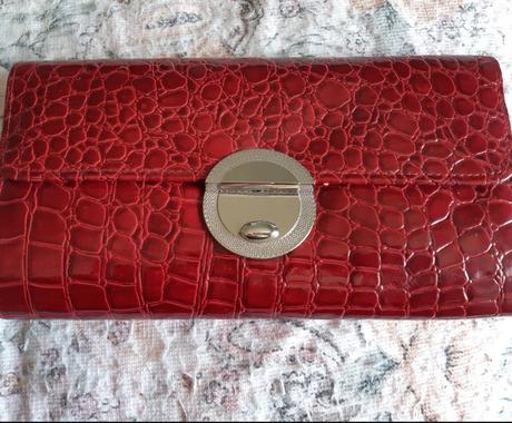 Malá červená kabelka, 