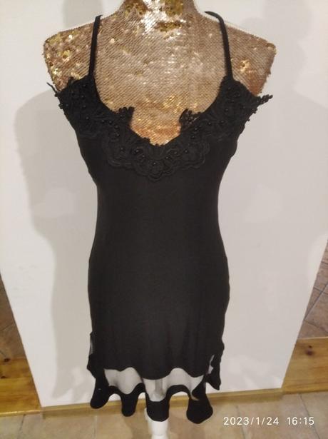 Krasne cierne saty s krajkou, s