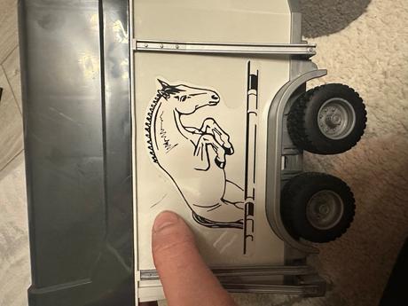 Auto s privesom pre kone, 