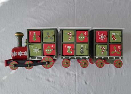 Adventný kalendár - drevený vláčik, 