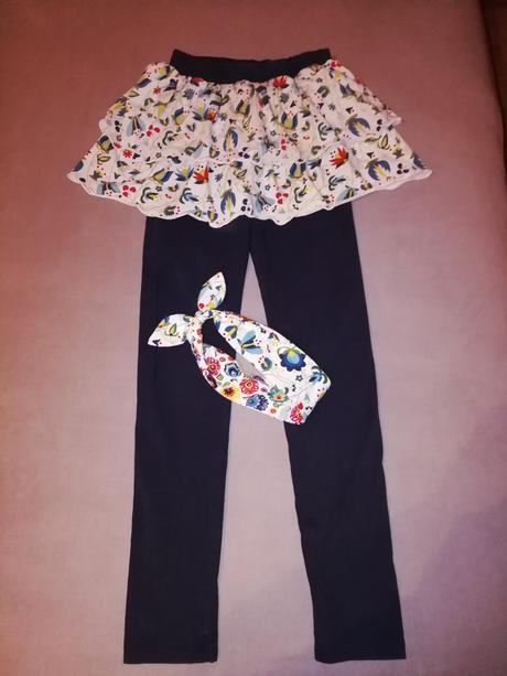 Leginky s foklórnou suknickou, 146